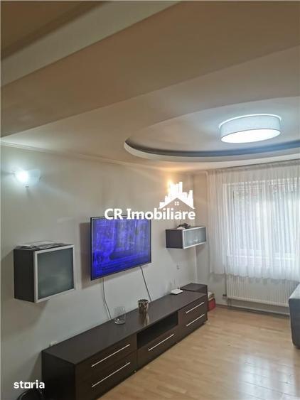 Casă cu 6 camere cu Teren 180 Mp în Vatra Luminoasă