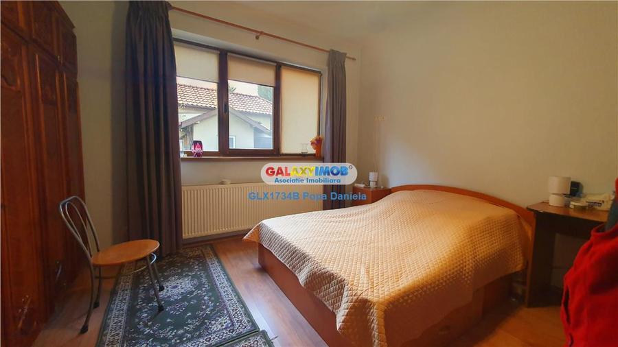 Casă cu 7 camere cu Teren 900 Mp în Dobroești