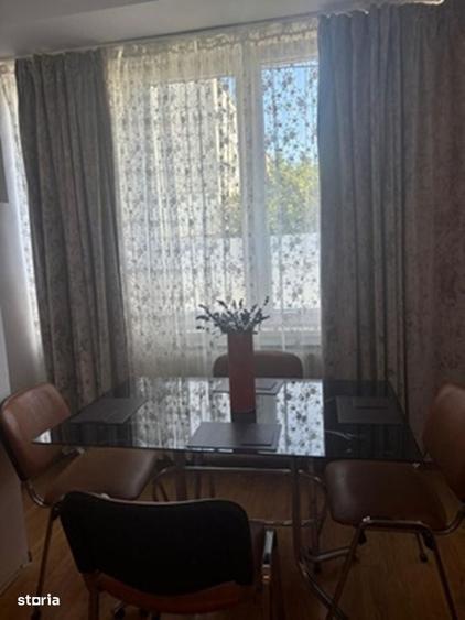 Apartament cu 3 camere semidecomandat în Central