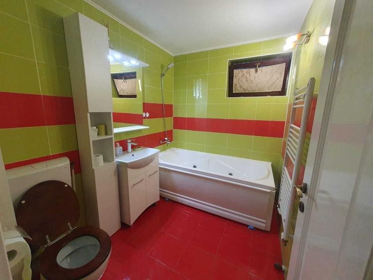 Casă cu 4 camere cu Teren 300 Mp în Tătărași