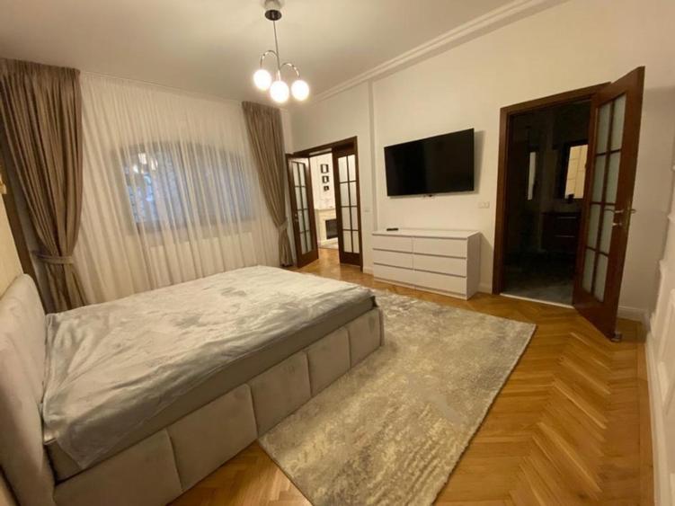 Apartament cu 3 camere semidecomandat, mobilat în Aviatorilor