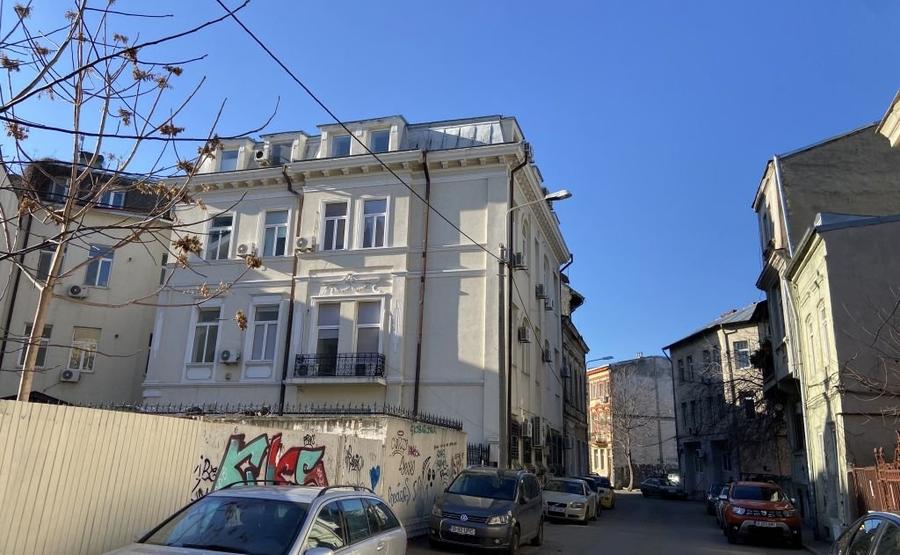 Birou, de 878 mp, în Universitate