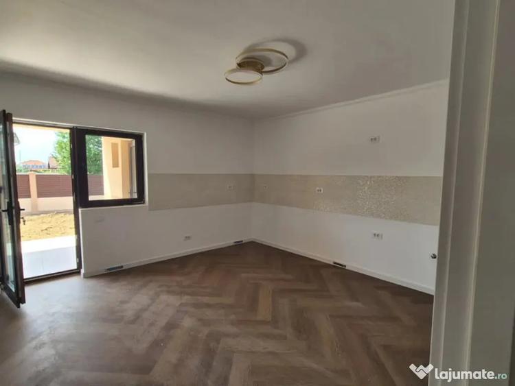 Casă cu 4 camere cu Teren 300 Mp în Central