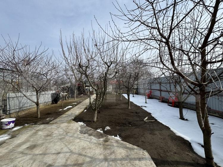 Casă individuală cu 5 camere cu Canalizare în Cârcea