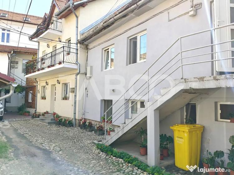 Apartament cu 3 camere semidecomandat în Orașul de Jos