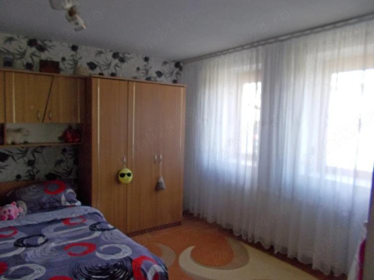 Casă cu 6 camere cu Teren 1600 Mp în Aradului