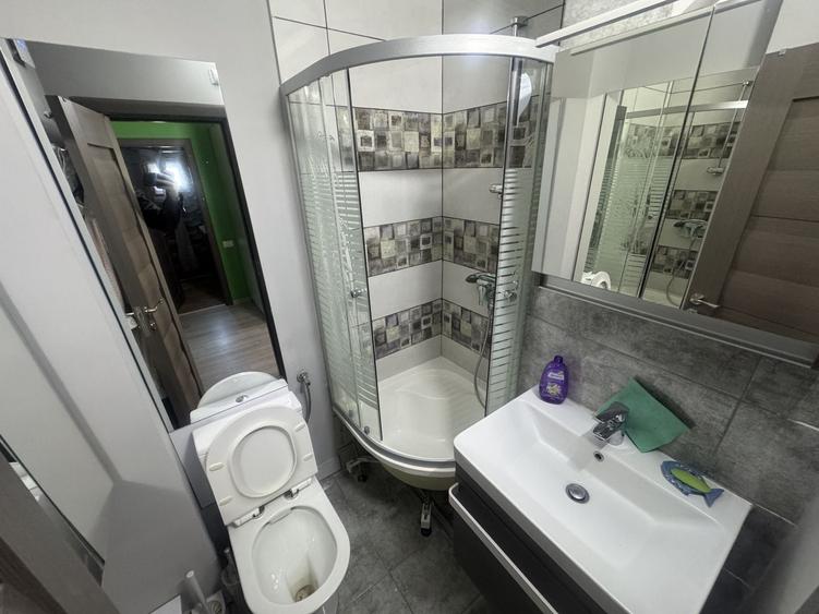 Apartament cu 3 camere decomandat, mobilat în Capitol