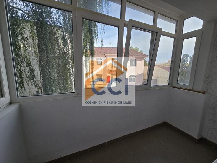 Apartament cu 2 camere semidecomandat, mobilat în Gară