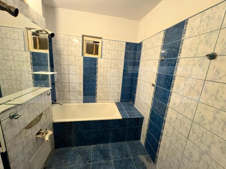Apartament cu 4 camere decomandat în Valea Rosie