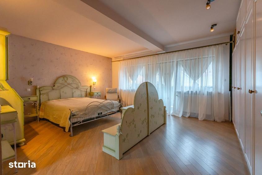 Casă cu 7 camere cu Teren 280 Mp în Central