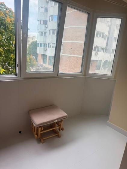 Apartament cu 3 camere decomandat, mobilat în Capitol