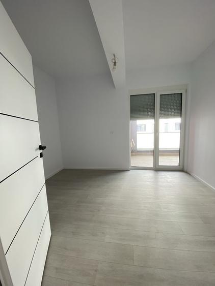Apartament cu 3 camere în Aradului