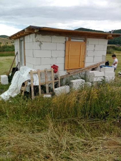 Teren de 5100 mp, în Livezile