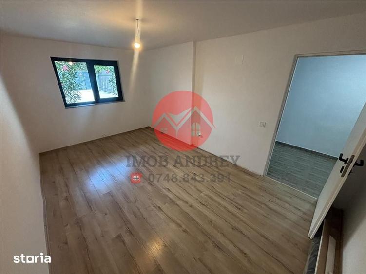 Casă cu 8 camere cu Teren 300 Mp în Central