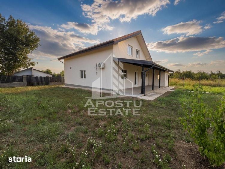 Casă cu 5 camere cu Teren 800 Mp în Pădureni