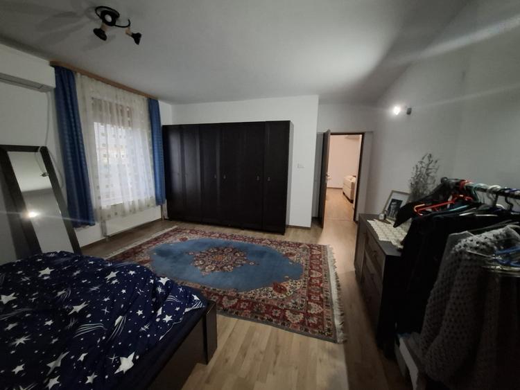 Casă individuală cu 6 camere cu Canalizare în Sânandrei