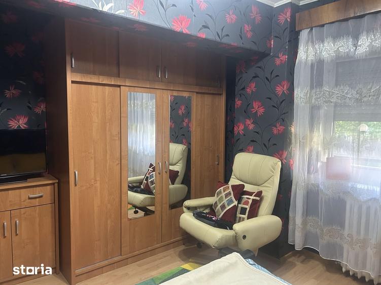 Apartament cu 3 camere decomandat în Calea București