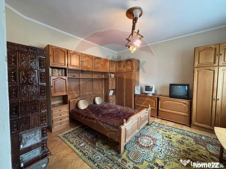 Casă cu 5 camere cu Teren 446 Mp în Ultracentral
