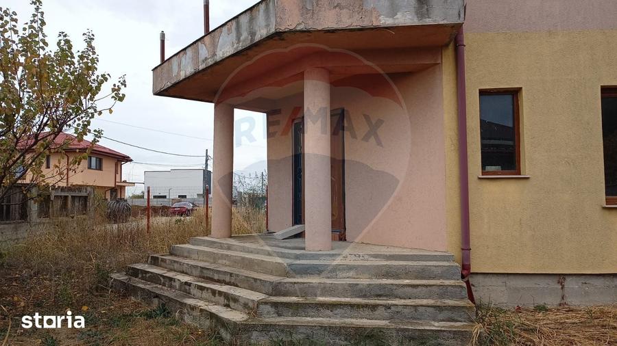 Casă cu 5 camere cu Teren 570 Mp în Balotești