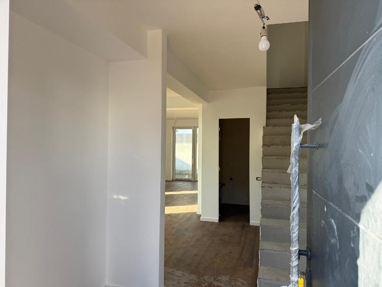 Casă individuală cu 4 camere cu Teren 350 Mp în Tunari