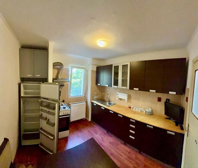 Apartament cu 3 camere semidecomandat în Govândari