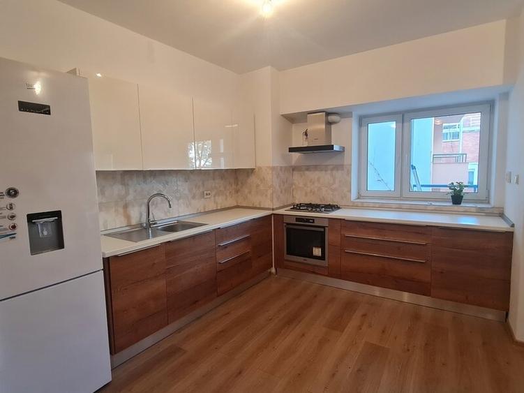 Apartament cu 3 camere decomandat, mobilat în Herăstrău