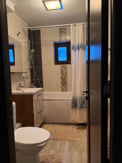 Apartament cu 2 camere decomandat în Trocadero