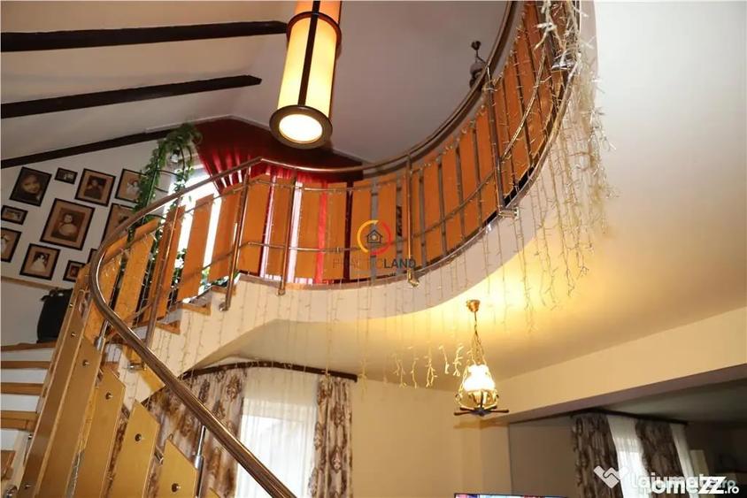 Casă cu 5 camere cu Teren 440 Mp în Central