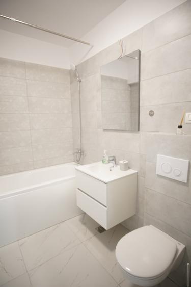 Apartament cu 2 camere nedecomandat în Apărătorii Patriei