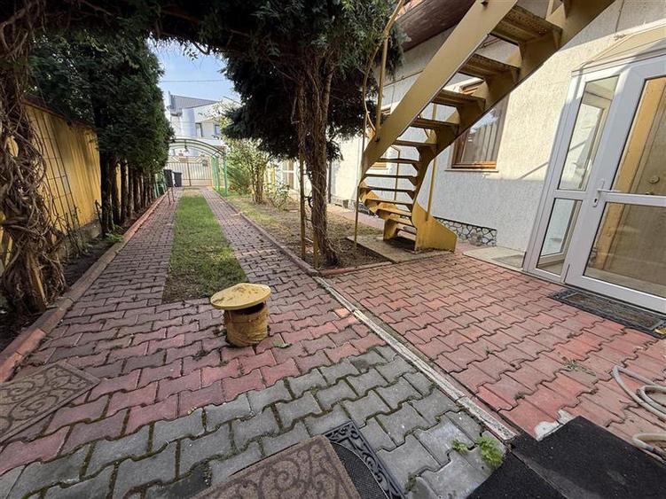 Casă individuală cu 6 camere cu Teren 272 Mp în Bistrița Lac