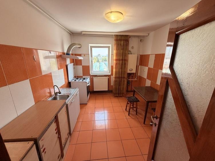 Apartament cu 3 camere decomandat în Sud