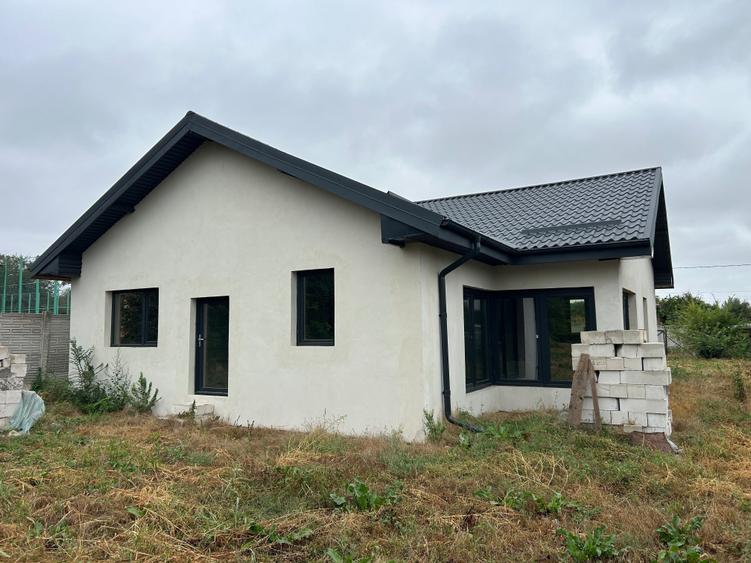Casă cu 4 camere în Nana