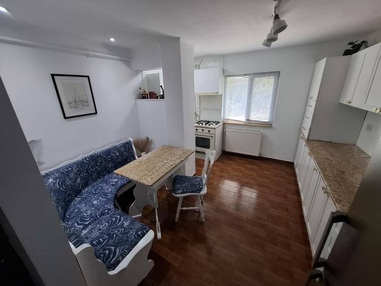 Apartament cu 3 camere decomandat în Tineretului