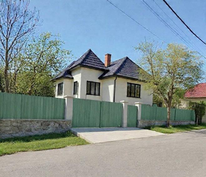 Casă cu 2 camere în Comșești