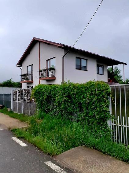 Casă cu 6 camere cu Teren 1000 Mp în Mașca