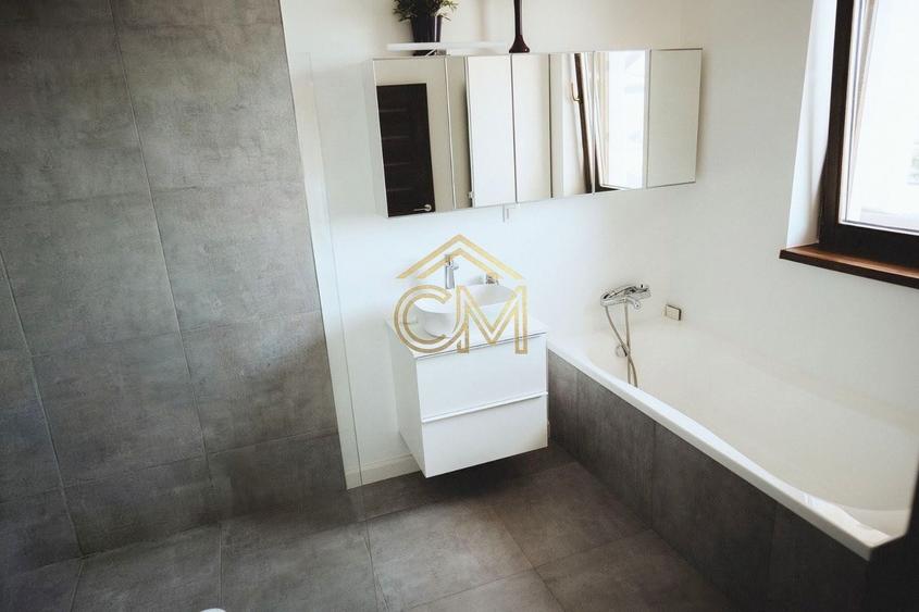 Casă individuală cu 8 camere cu Canalizare în Șelimbăr