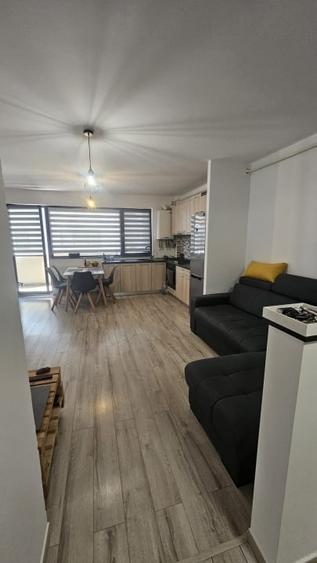 Apartament cu 2 camere semidecomandat în Florești