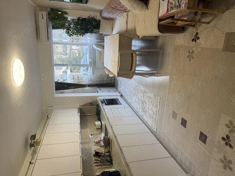 Apartament cu 3 camere decomandat în Florești