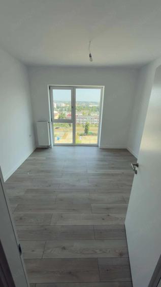 Apartament cu 3 camere decomandat în Exterior Vest