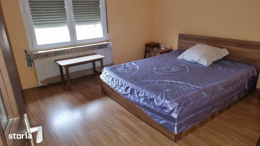 Casă cu 4 camere în Albești