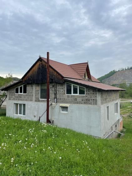 Casă cu 4 camere în Bologa