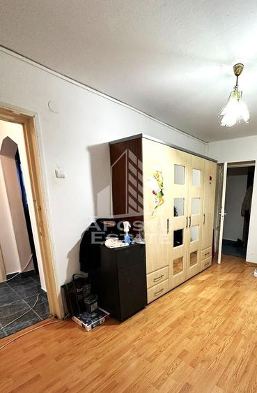 Apartament cu 3 camere decomandat, mobilat în Aurel Vlaicu