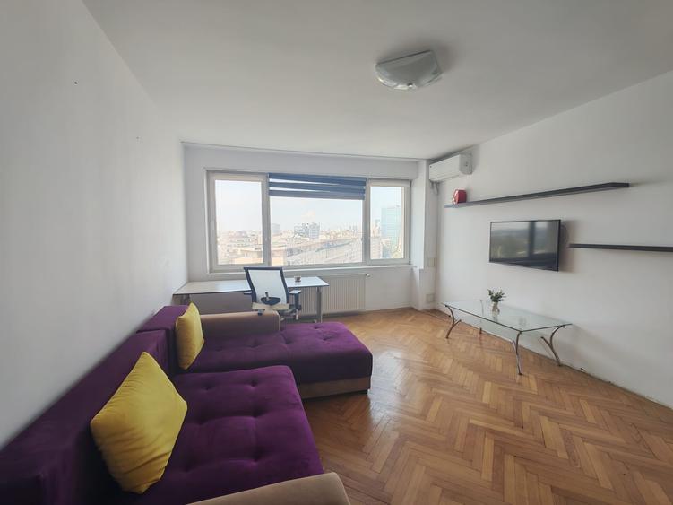 Apartament cu 3 camere semidecomandat în Calea Victoriei