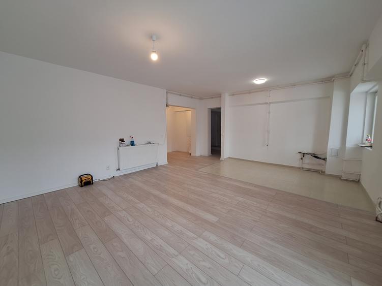 Apartament cu 3 camere decomandat în Baciu