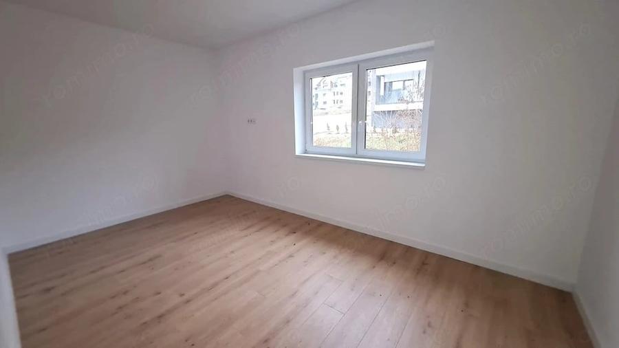 Apartament cu 3 camere semidecomandat în Turnișor