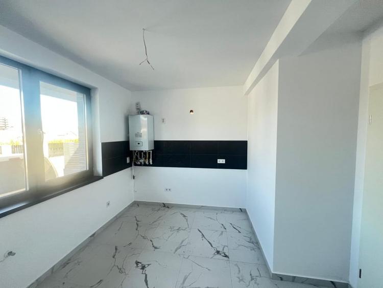 Duplex cu 3 camere cu Canalizare în Sânpetru