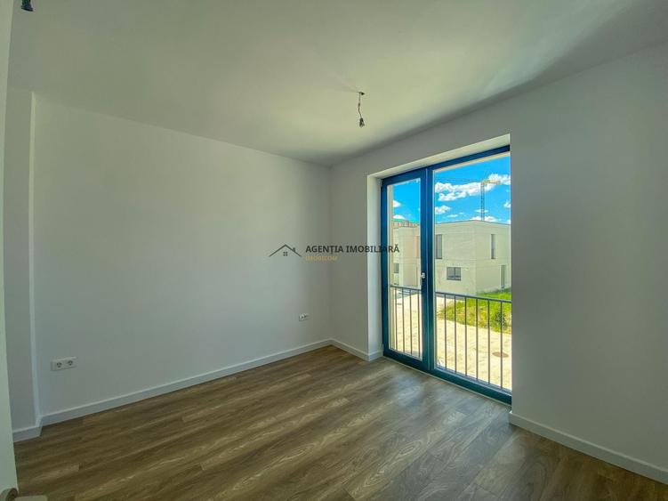 Duplex cu 4 camere cu Canalizare în Tunari
