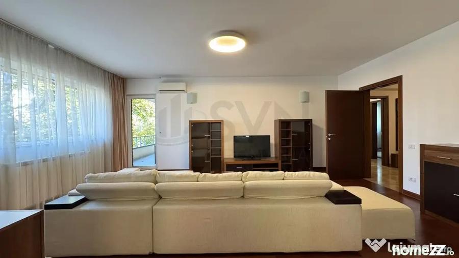 Apartament cu 4 camere decomandat în Polonă