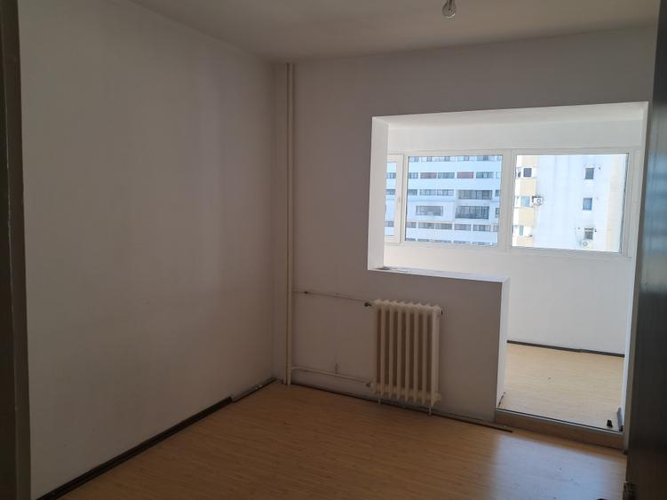 Apartament cu 4 camere în Colentina