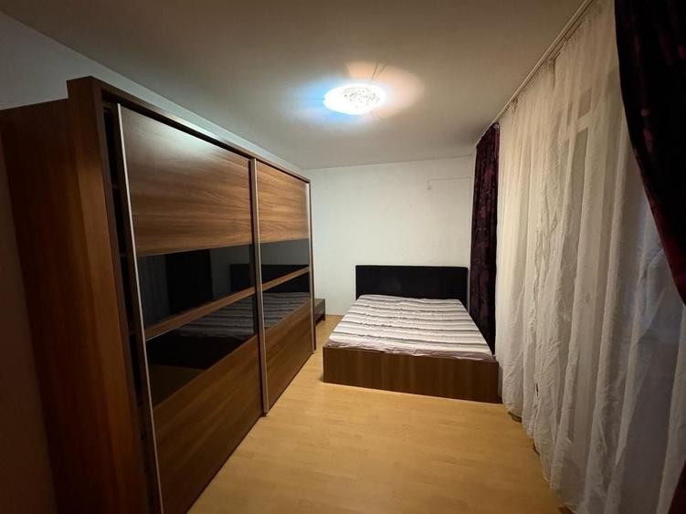 Apartament cu 3 camere decomandat în Titan